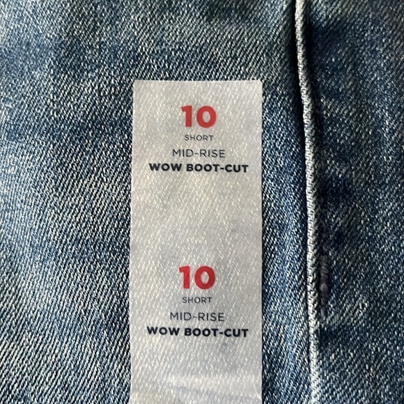 Women’s size 10 jeans.   Old Navy new with tags - Picture 2 of 2